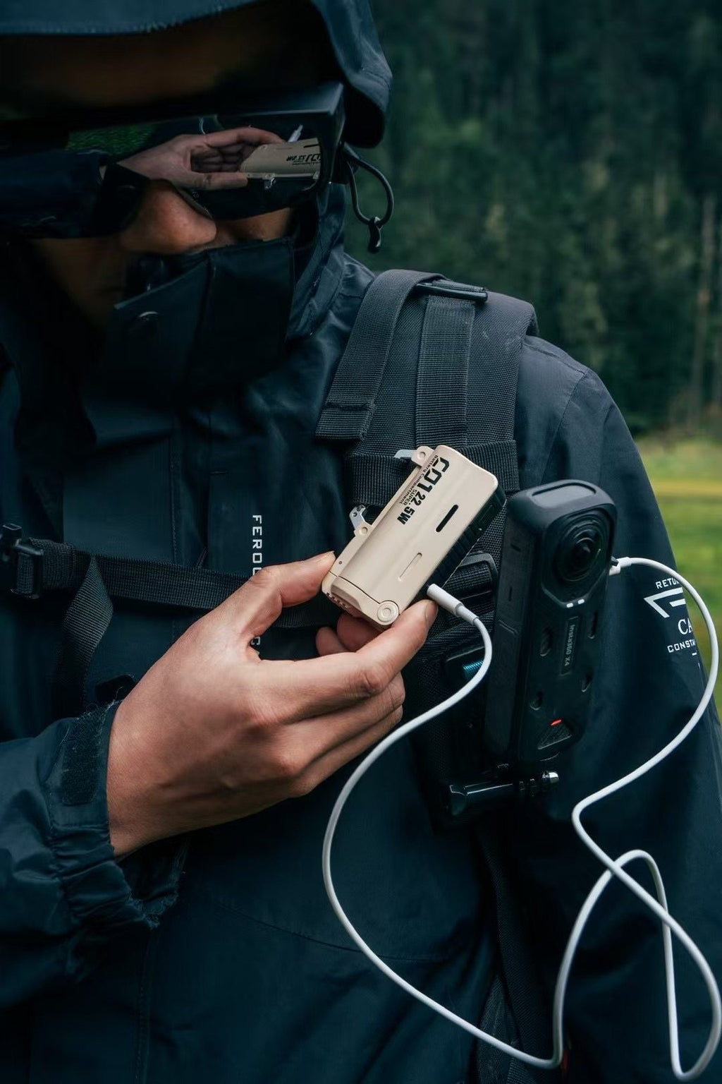 Tactical Power Bank with Carabiner Clip – Swappable Battery 5000-20000mAh