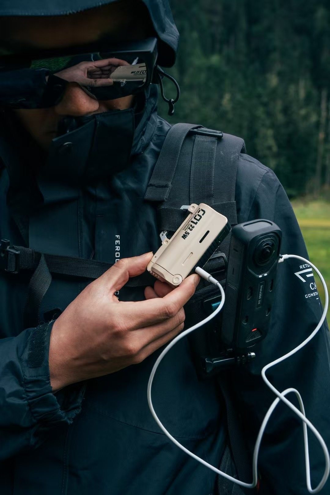 Tactical Power Bank with Carabiner Clip – Swappable Battery 5000-20000mAh