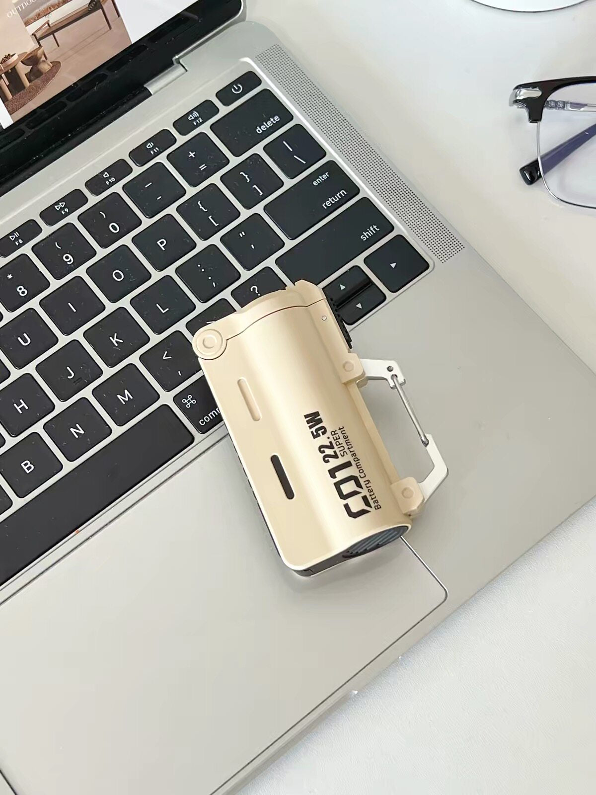 Tactical Power Bank with Carabiner Clip – Swappable Battery 5000-20000mAh
